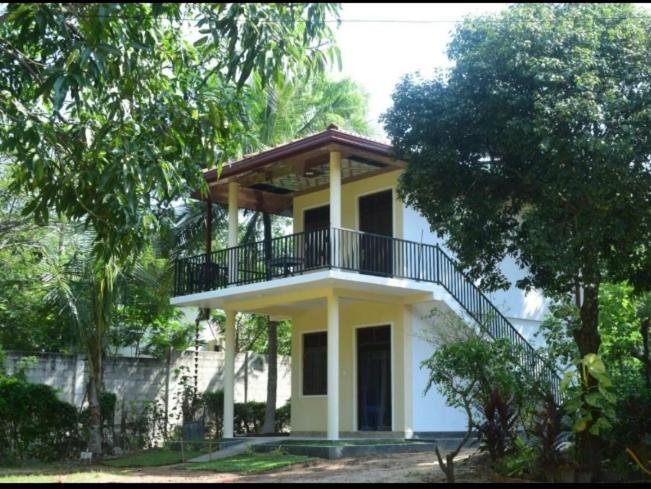 Blue Point Rest Hotel Tangalle Bagian luar foto