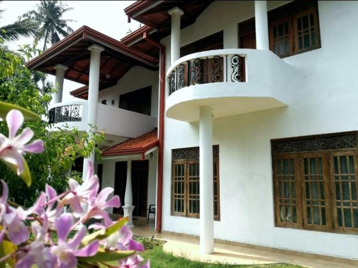 Blue Point Rest Hotel Tangalle Bagian luar foto