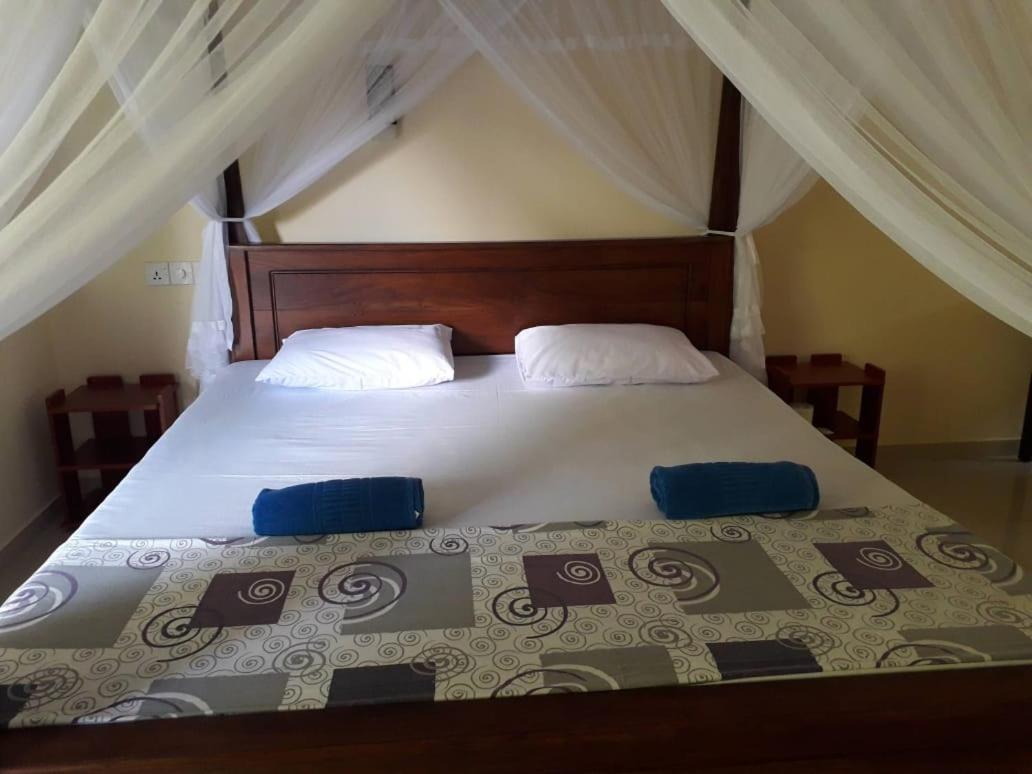 Blue Point Rest Hotel Tangalle Bagian luar foto