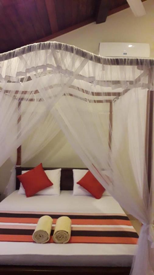 Blue Point Rest Hotel Tangalle Bagian luar foto