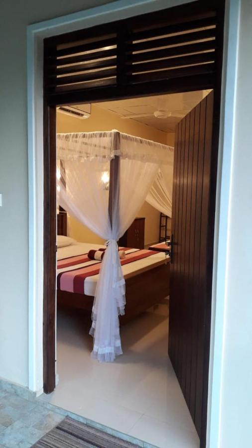 Blue Point Rest Hotel Tangalle Bagian luar foto