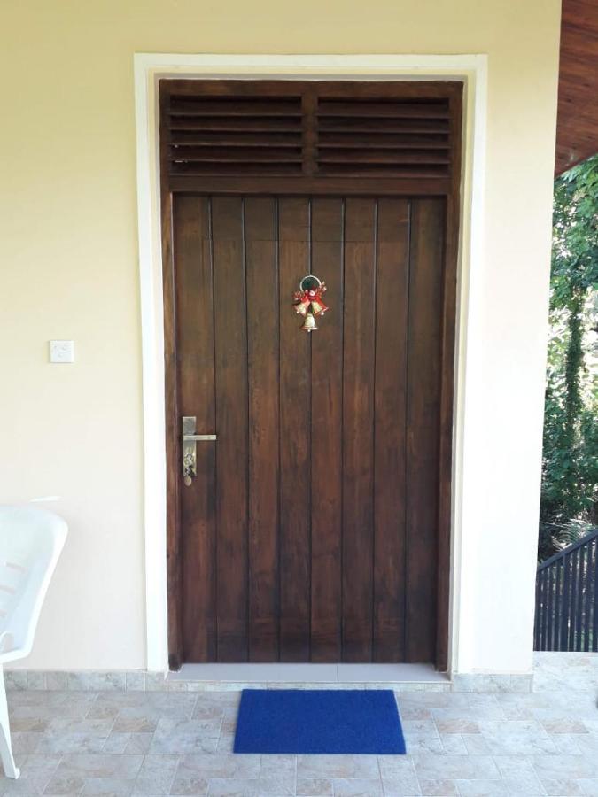 Blue Point Rest Hotel Tangalle Bagian luar foto