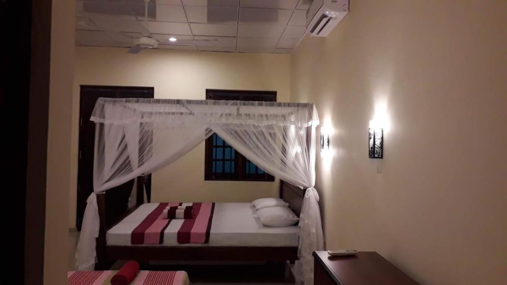 Blue Point Rest Hotel Tangalle Bagian luar foto